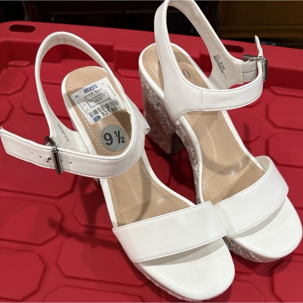 IMPO White Strappy Crochet Buckle Block Heel Sandals Women's 9.5M Boho Wedding